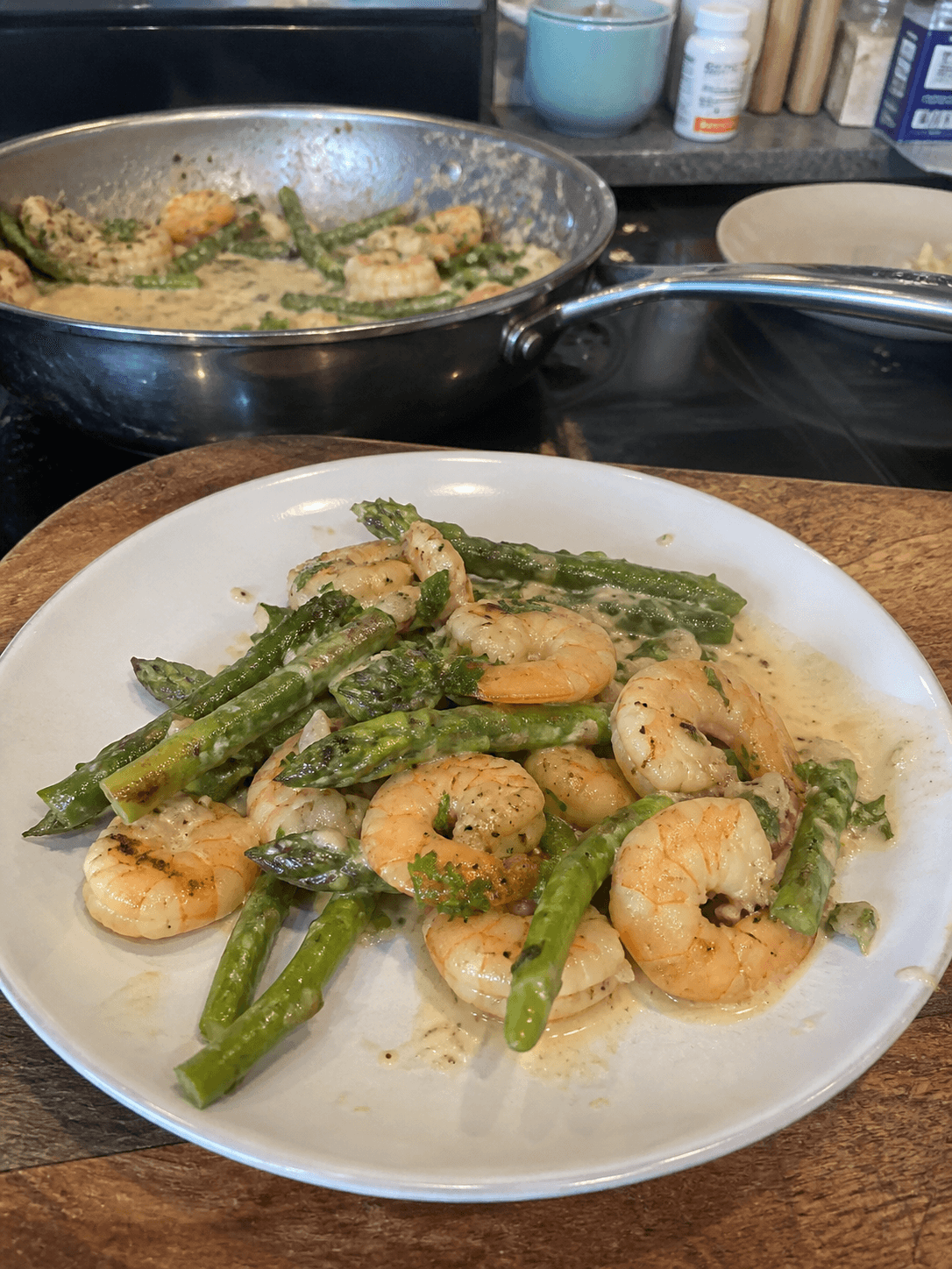 Creamy Garlic Shrimp & Asparagus Skillet